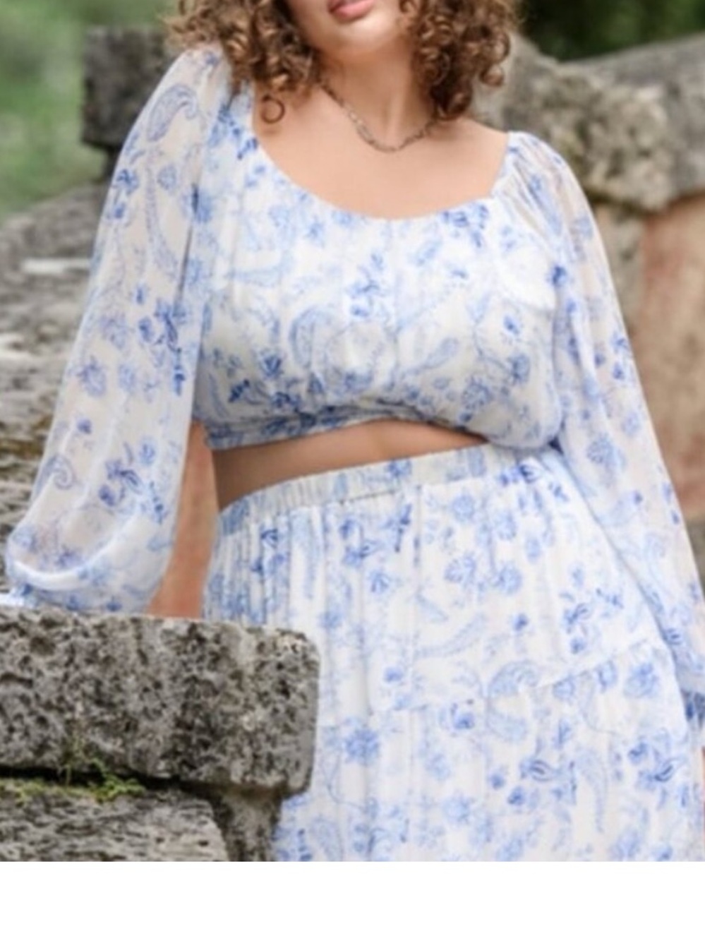 ARULA Blue and White Floral Puff-Sleeve Crop Top